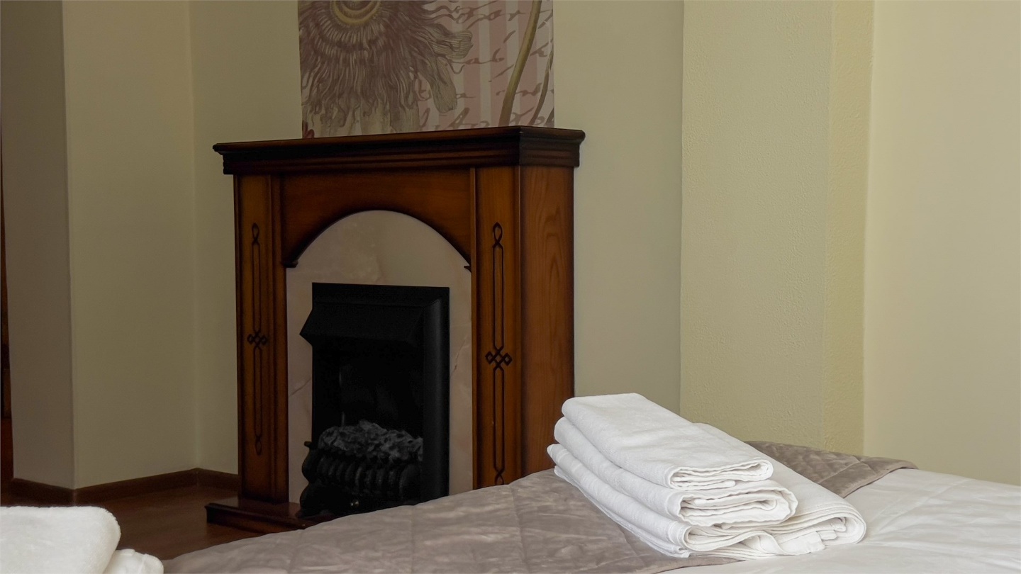 У камина (2 осн.+ 1 доп.) - фото 2