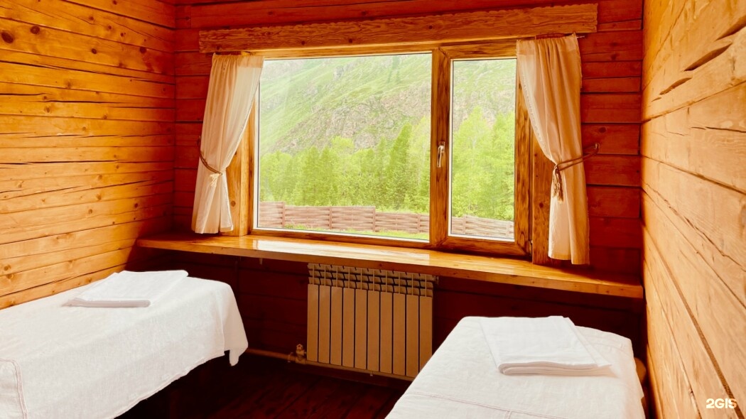 Семейный с 1 двуспальной и 2 односпальными кроватями с видом на горы (№3) - фото 5