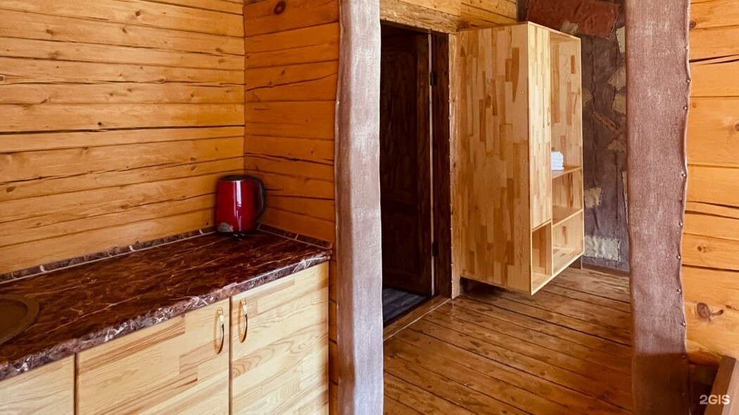 Семейный с 1 двуспальной и 2 односпальными кроватями с видом на горы (№3) - фото 8