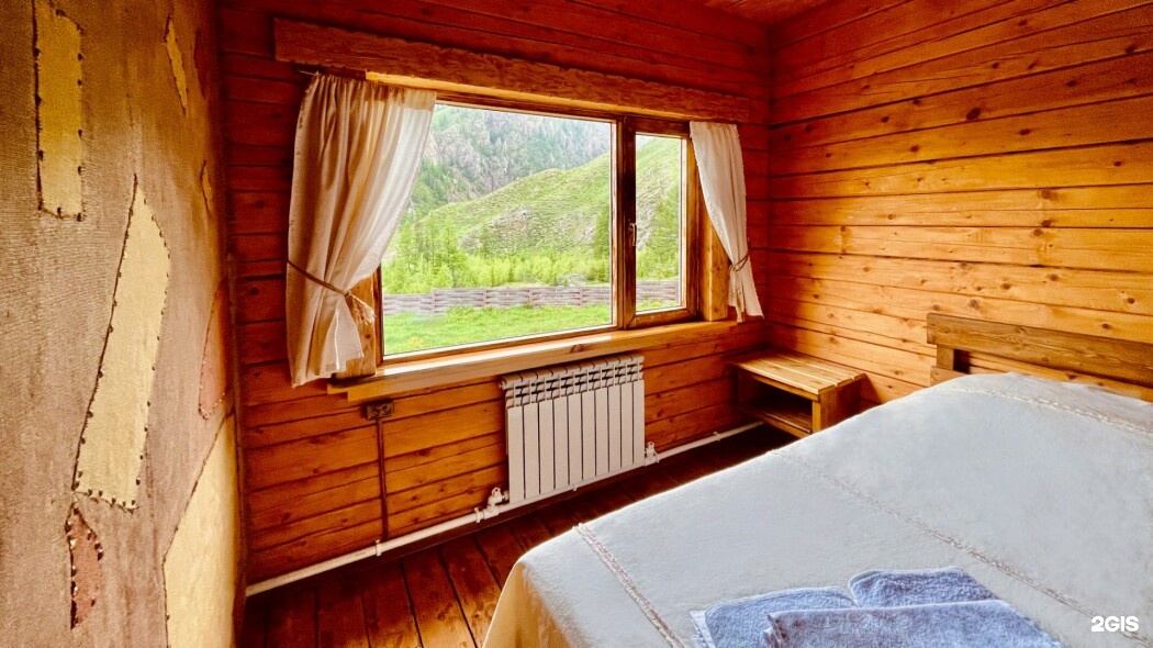 Семейный с 1 двуспальной и 2 односпальными кроватями с видом на горы (№3) - фото 10