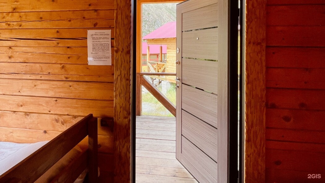 Семейный с 1 двуспальной и 2 односпальными кроватями с видом на горы (№3) - фото 17