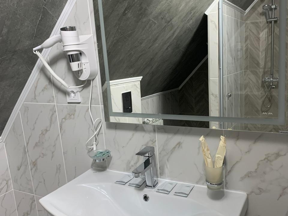 Люкс с балконом - фото 13