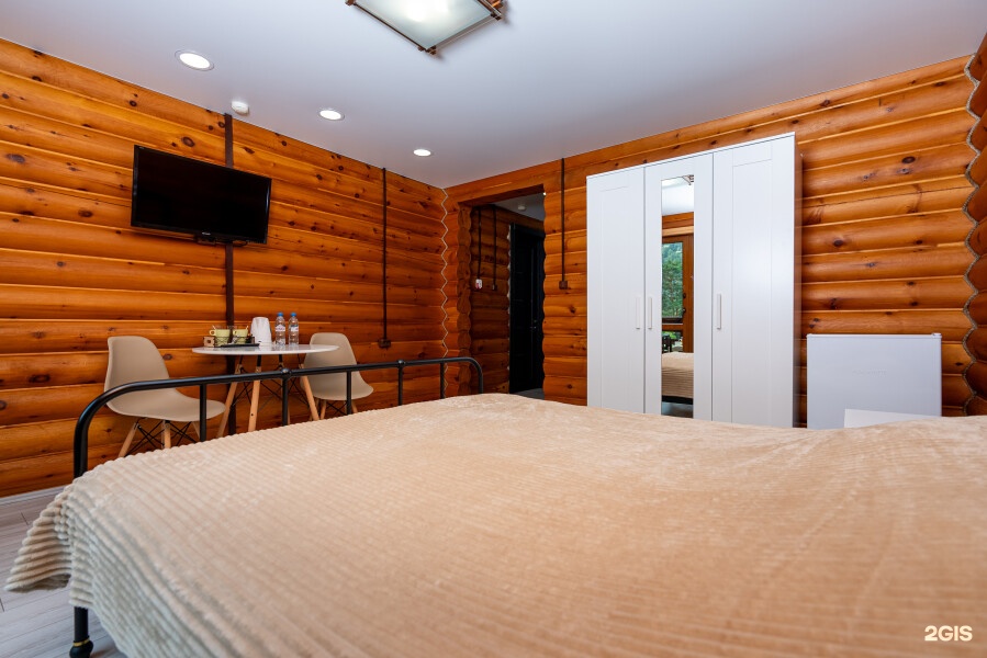 Делюкс с одной двуспальной кроватью с видом на окрестности - фото 4