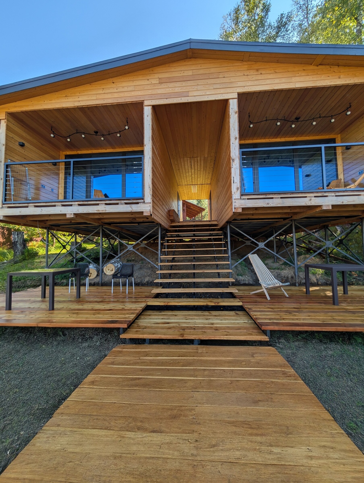 Домик с панорамными окнами и видом на горы.  - фото 2