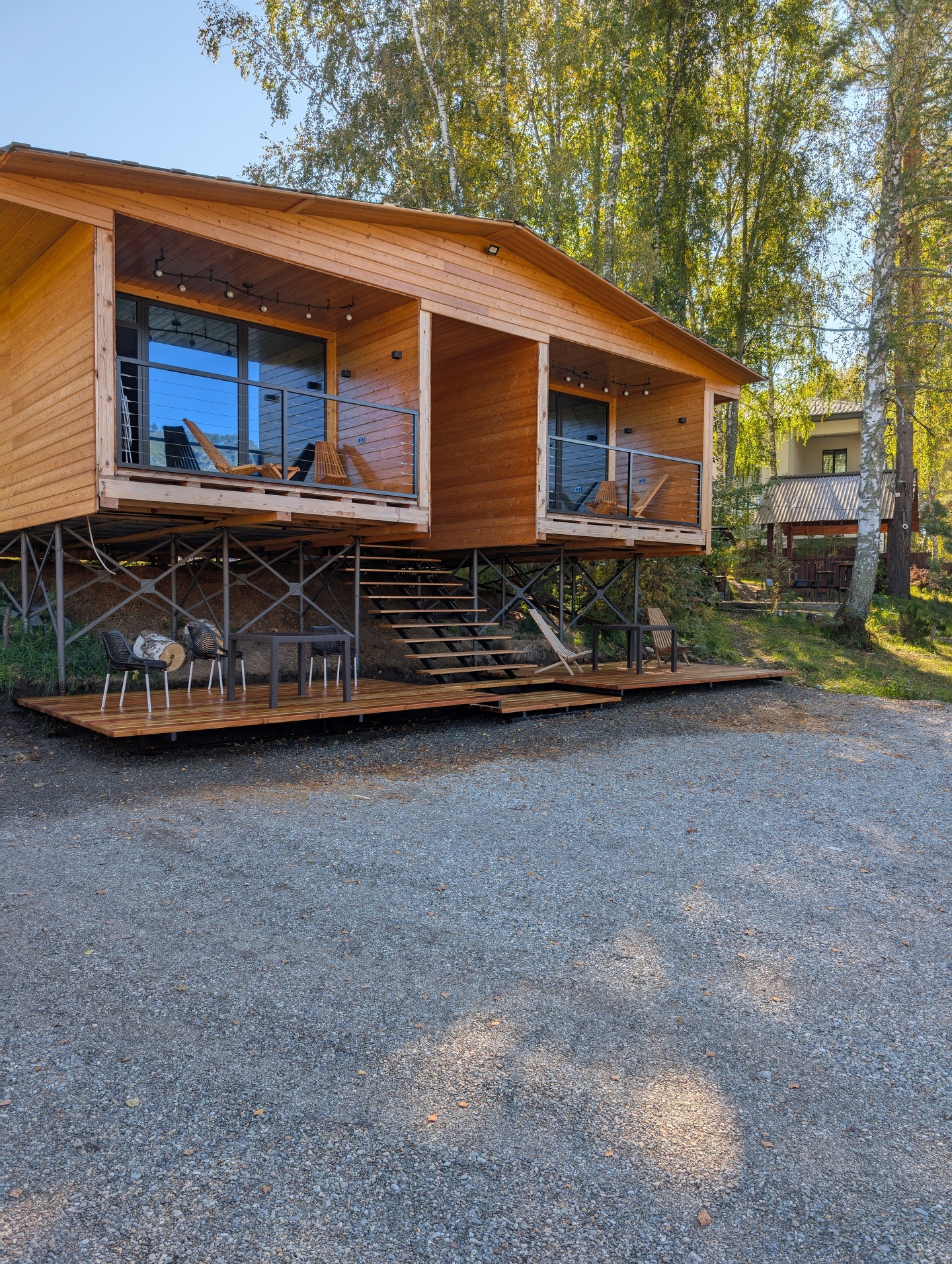 Домик с панорамными окнами и видом на горы.  - фото 19