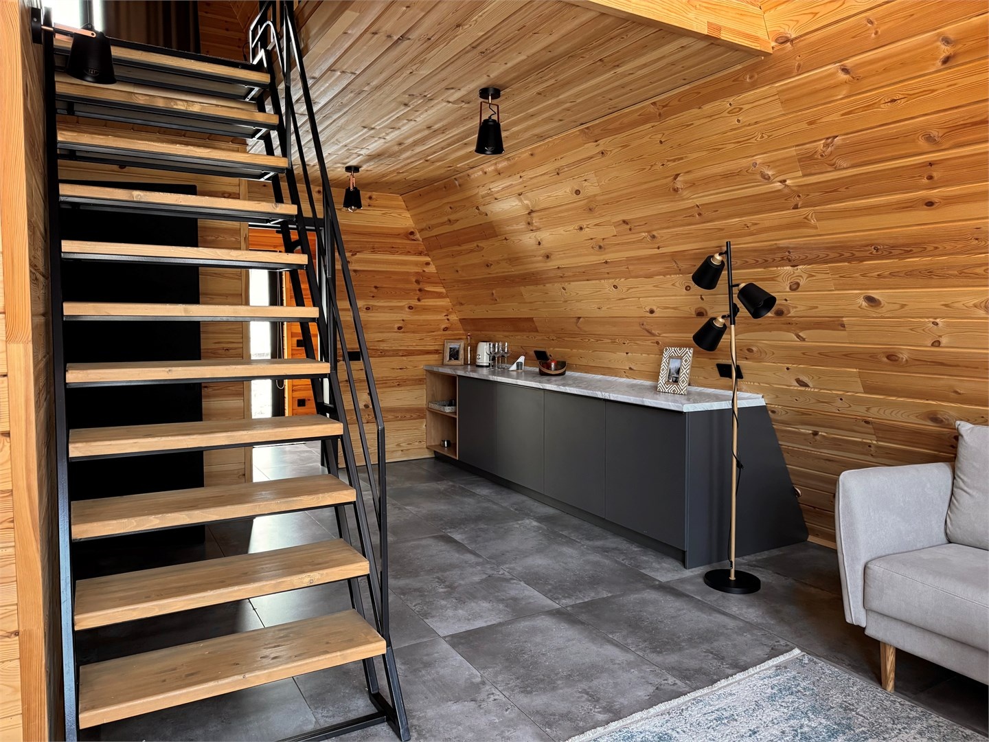 Дом А-фрейм две спальни с видом на горы - фото 6