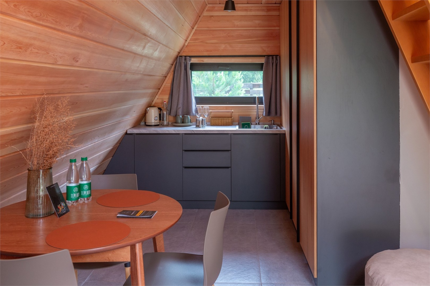 Дом А-фрейм вид на реку с одной спальней - фото 5