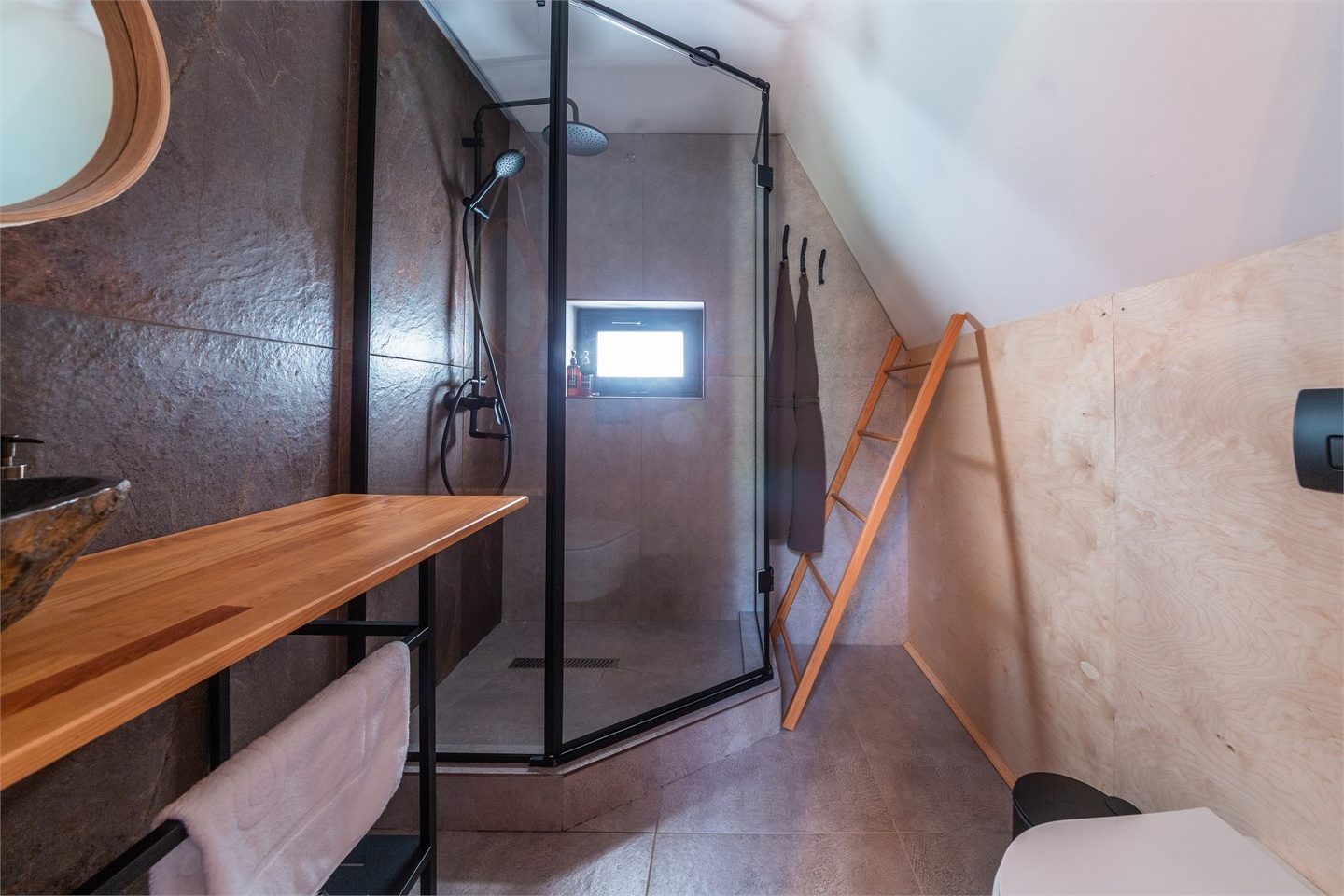 Дом А-фрейм вид на реку с одной спальней - фото 7