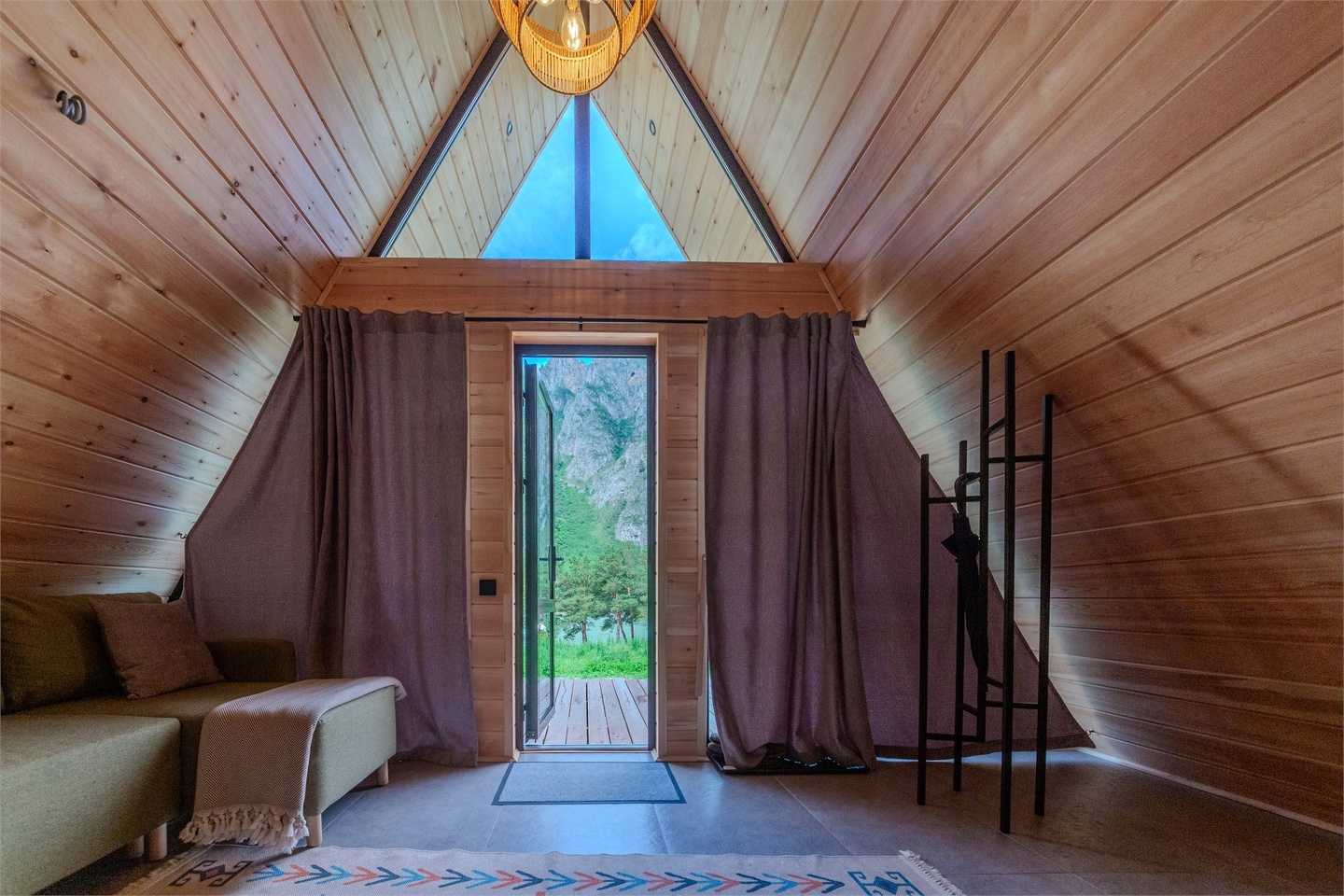 Дом А-фрейм вид на реку с одной спальней - фото 9