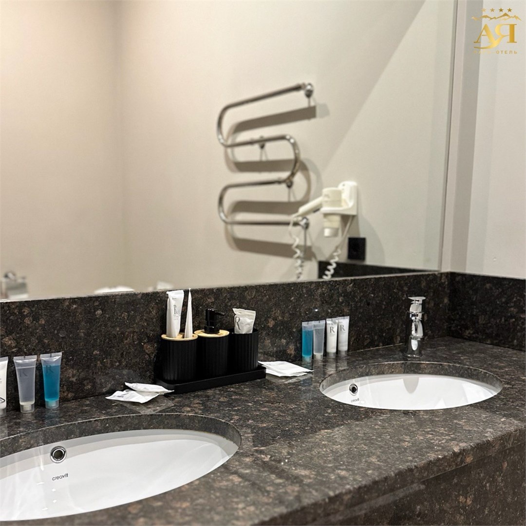 Люкс с видом на горы (Отель «Югославский») - фото 4