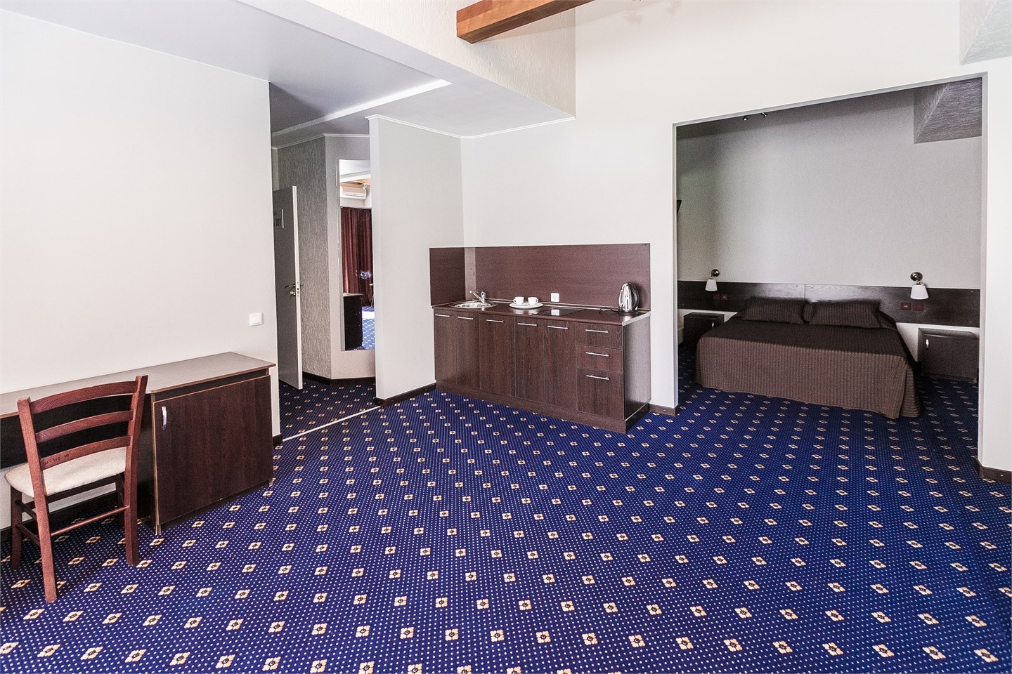 Люкс  (Отель «Шале») - фото 11