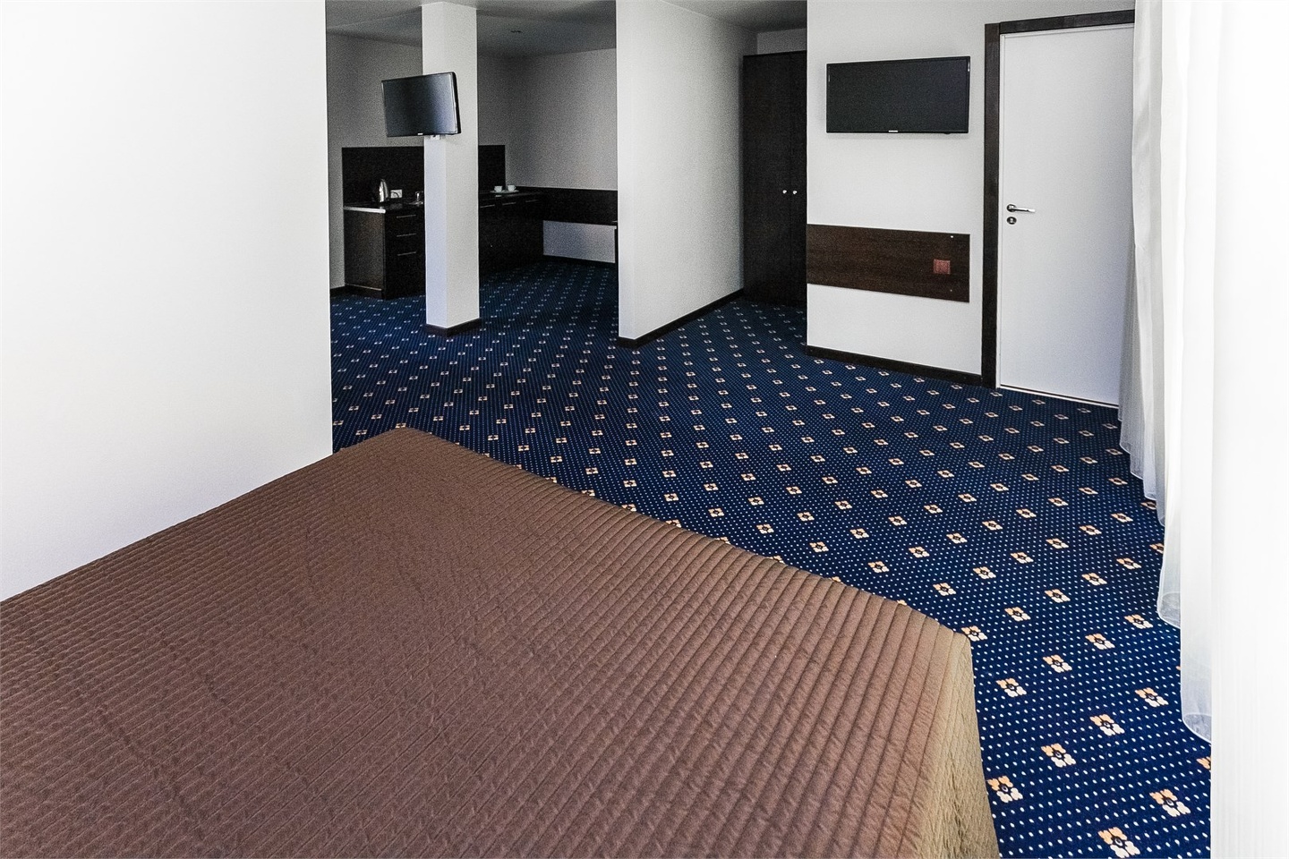 Люкс  (Отель «Шале») - фото 15