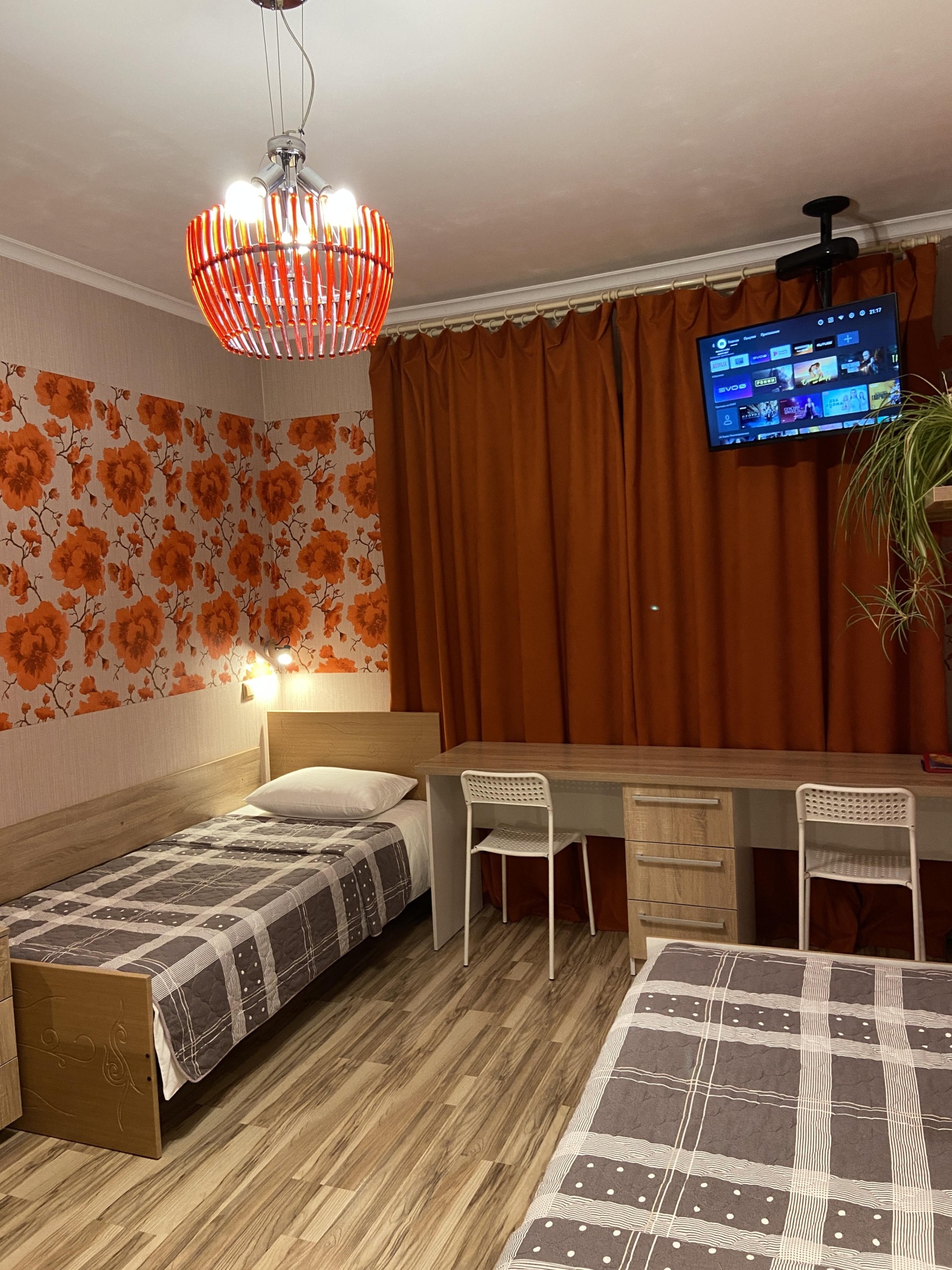 Трехместный номер с 3 односпальными кроватями с видом на горы - фото 6