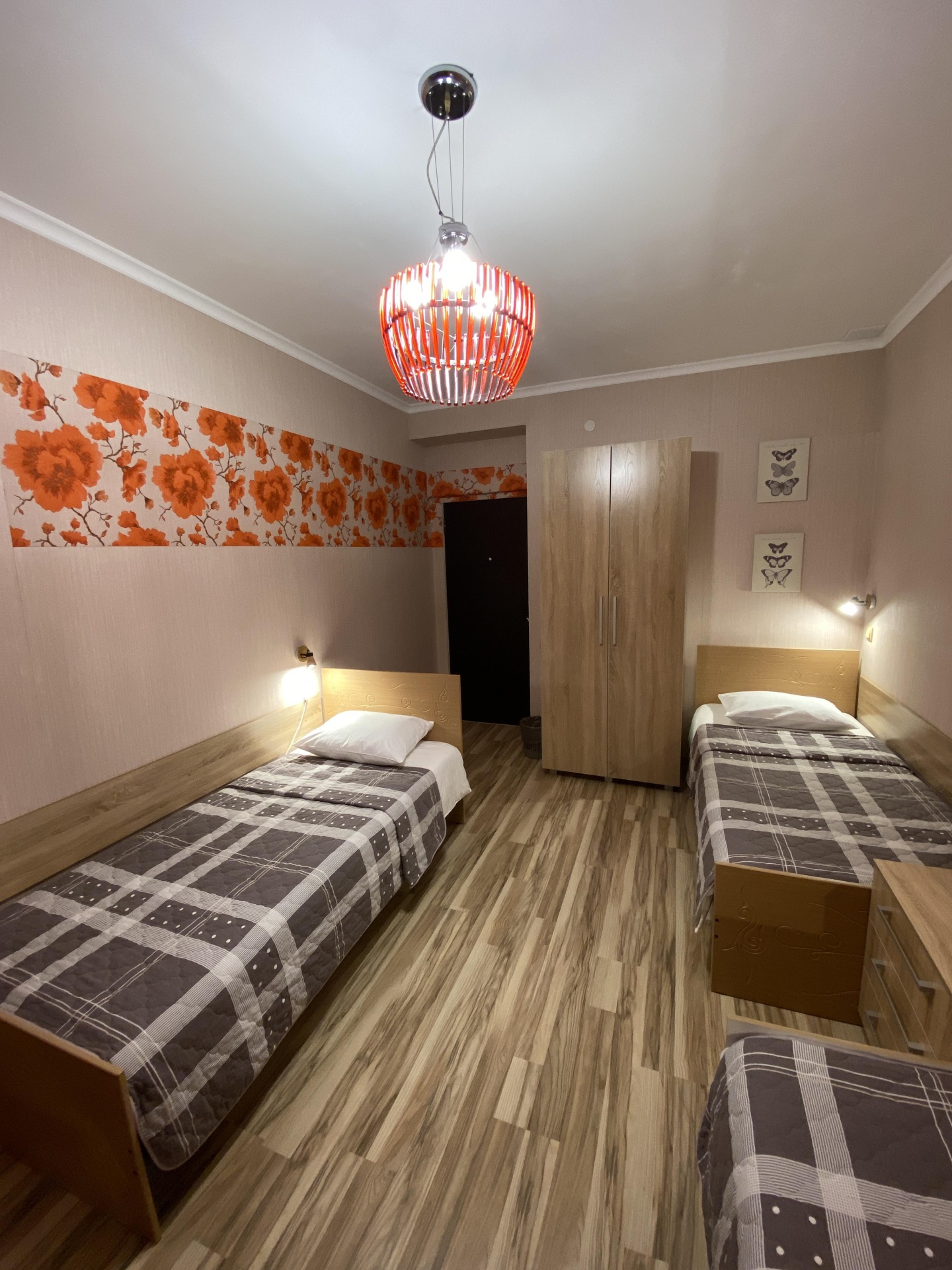 Трехместный номер с 3 односпальными кроватями с видом на горы - фото 7