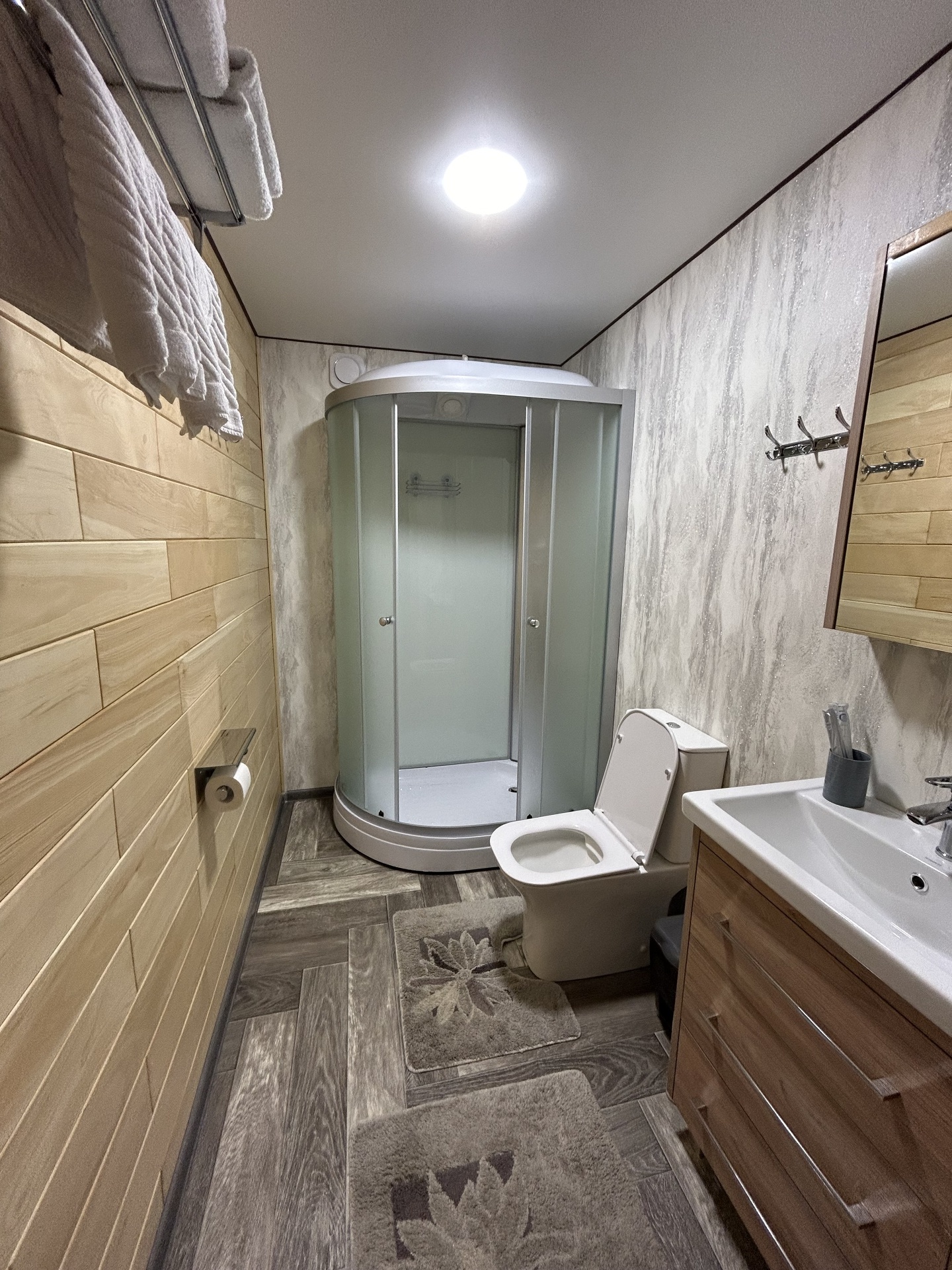 Двухкомнатный номер с балконом и видом на озеро - фото 5