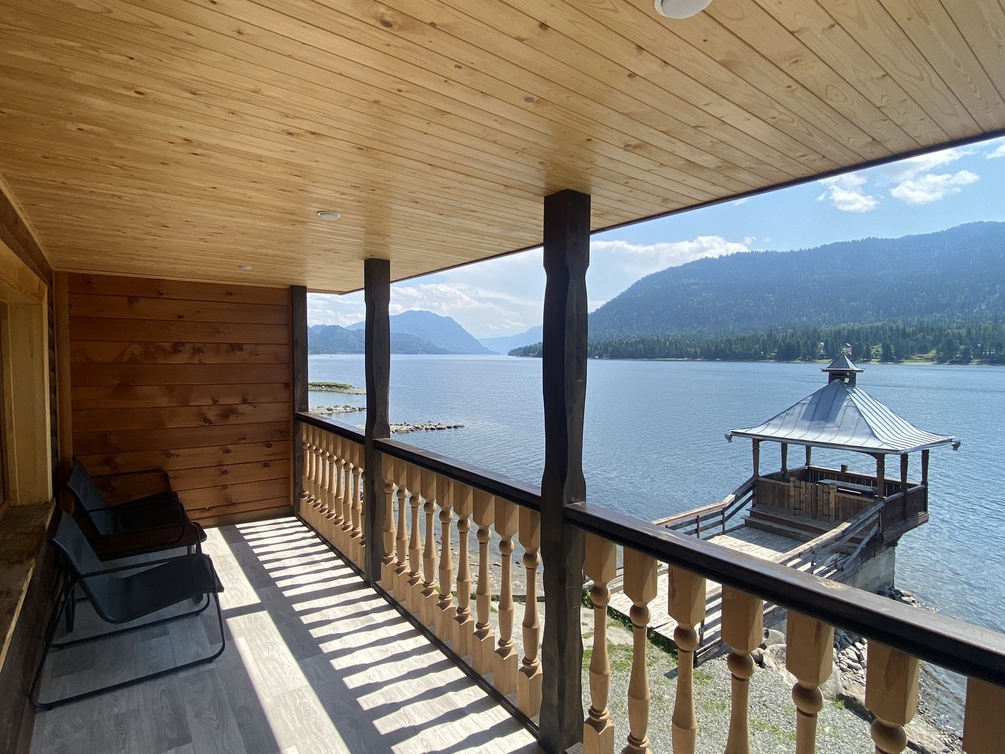 Двухкомнатный номер с балконом и видом на озеро - фото 8