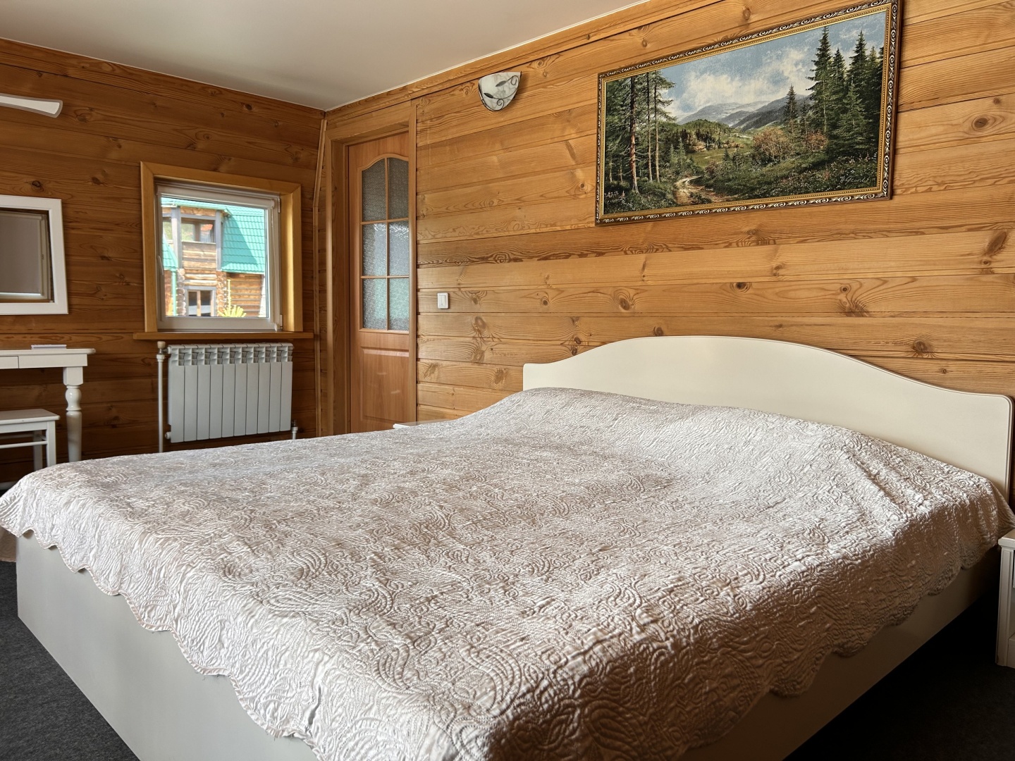 Двухкомнатный номер с панорамным окном и балконом с видом на озеро - фото 3