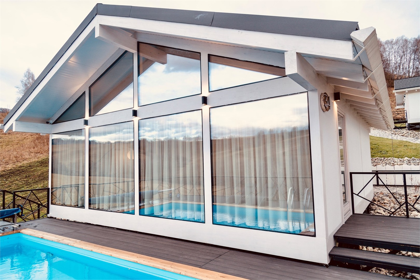 Вилла с бассейном и видом на горы - фото 1