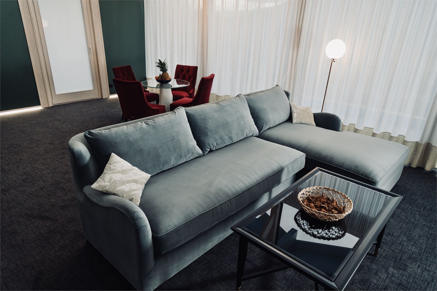 Вилла с бассейном и видом на горы - фото 4