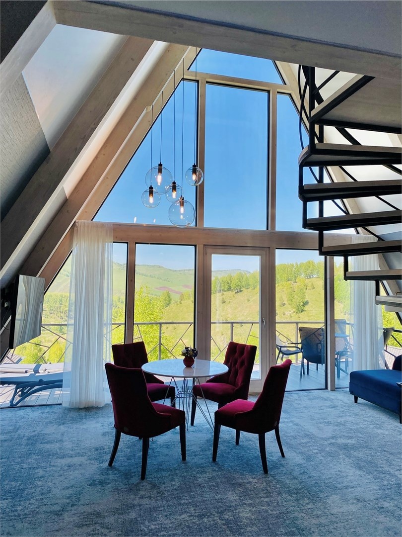 Шале с террасой и панорамным видом на горы - фото 2