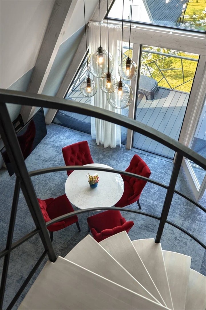 Шале с террасой и панорамным видом на горы - фото 6