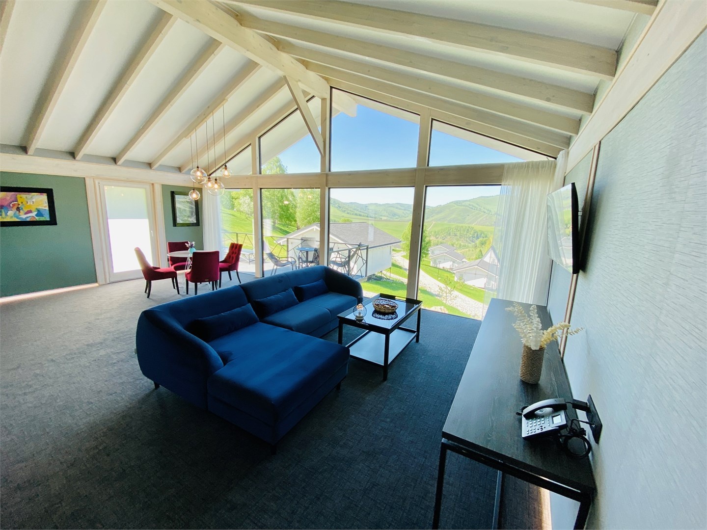 Вилла с террасой и панорамным видом на горы - фото 6