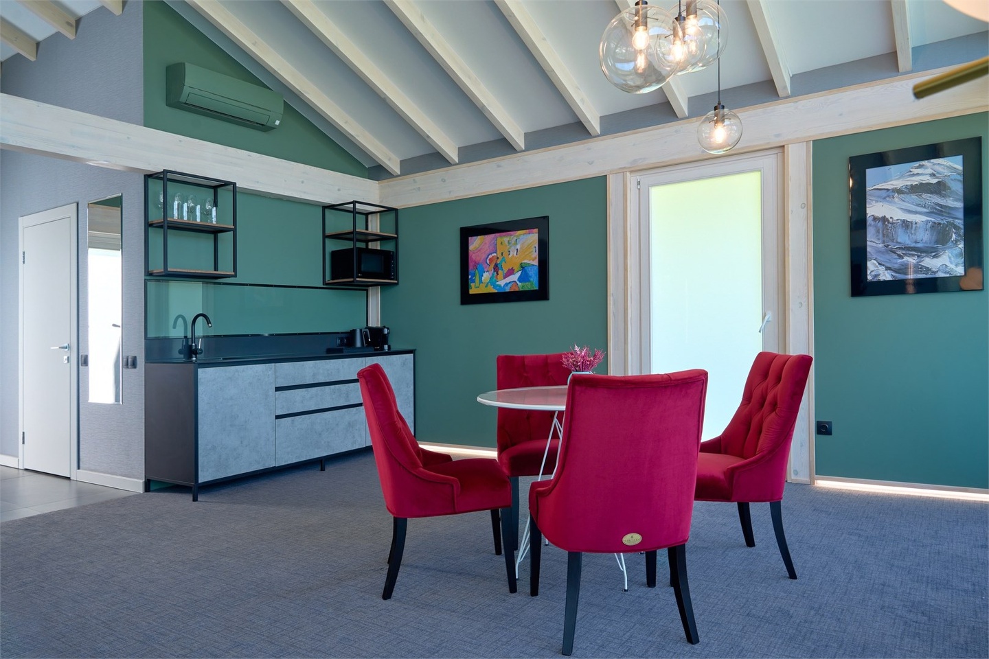 Вилла с террасой и панорамным видом на горы - фото 7