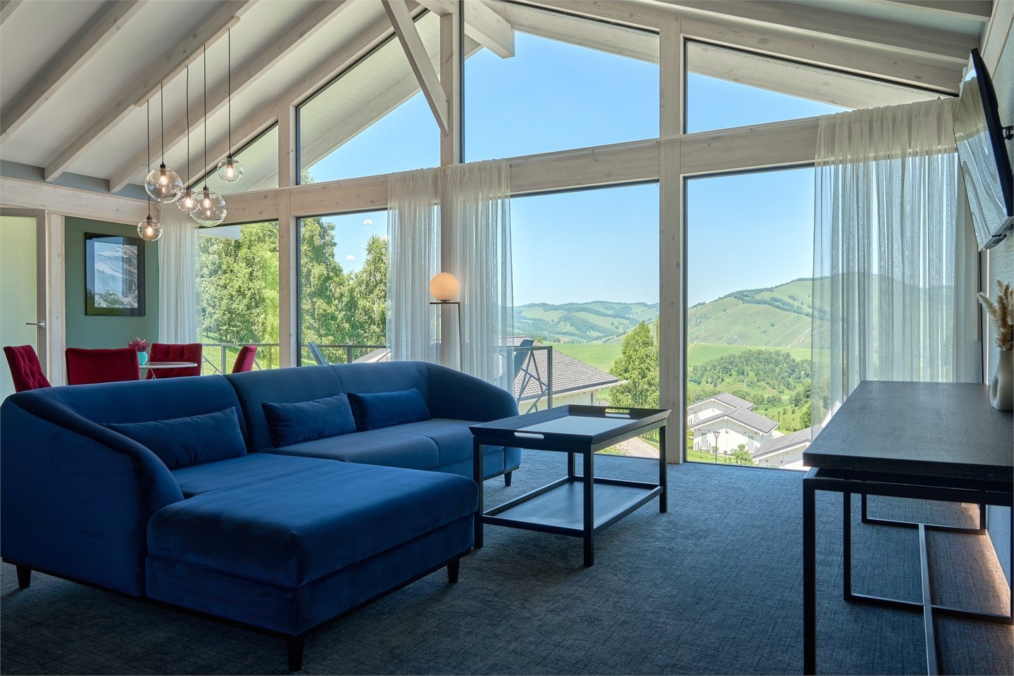 Вилла с террасой и панорамным видом на горы - фото 9