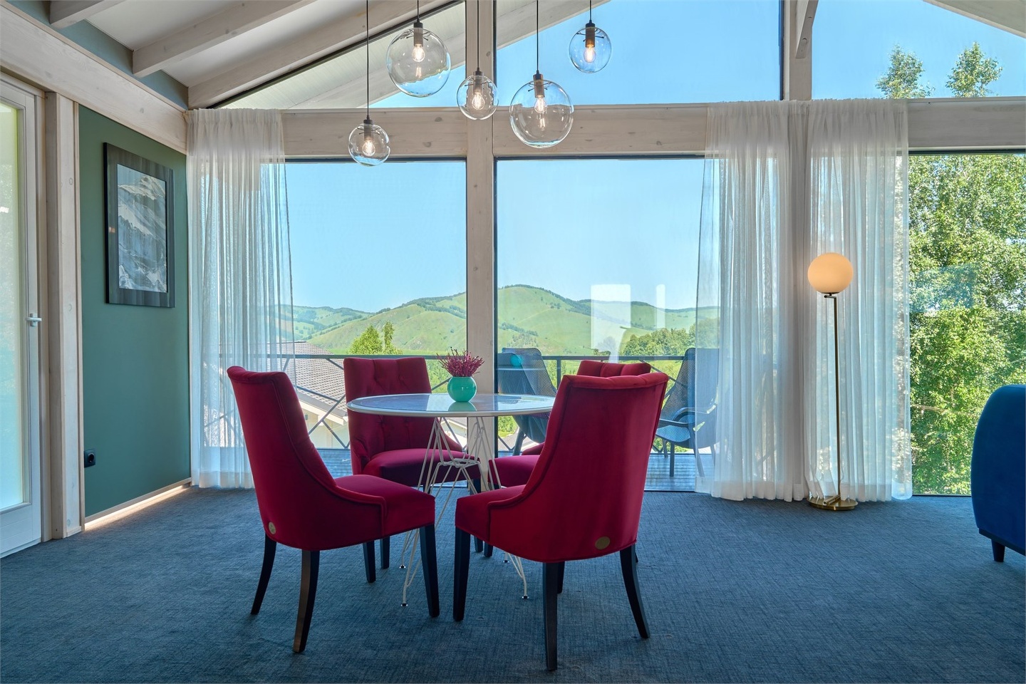 Вилла с террасой и панорамным видом на горы - фото 10