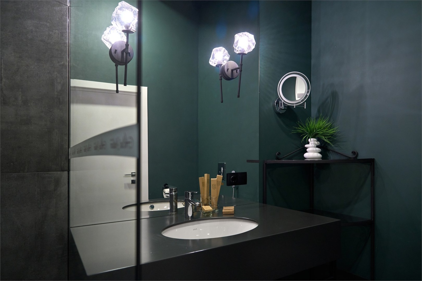 Вилла с террасой и панорамным видом на горы - фото 12