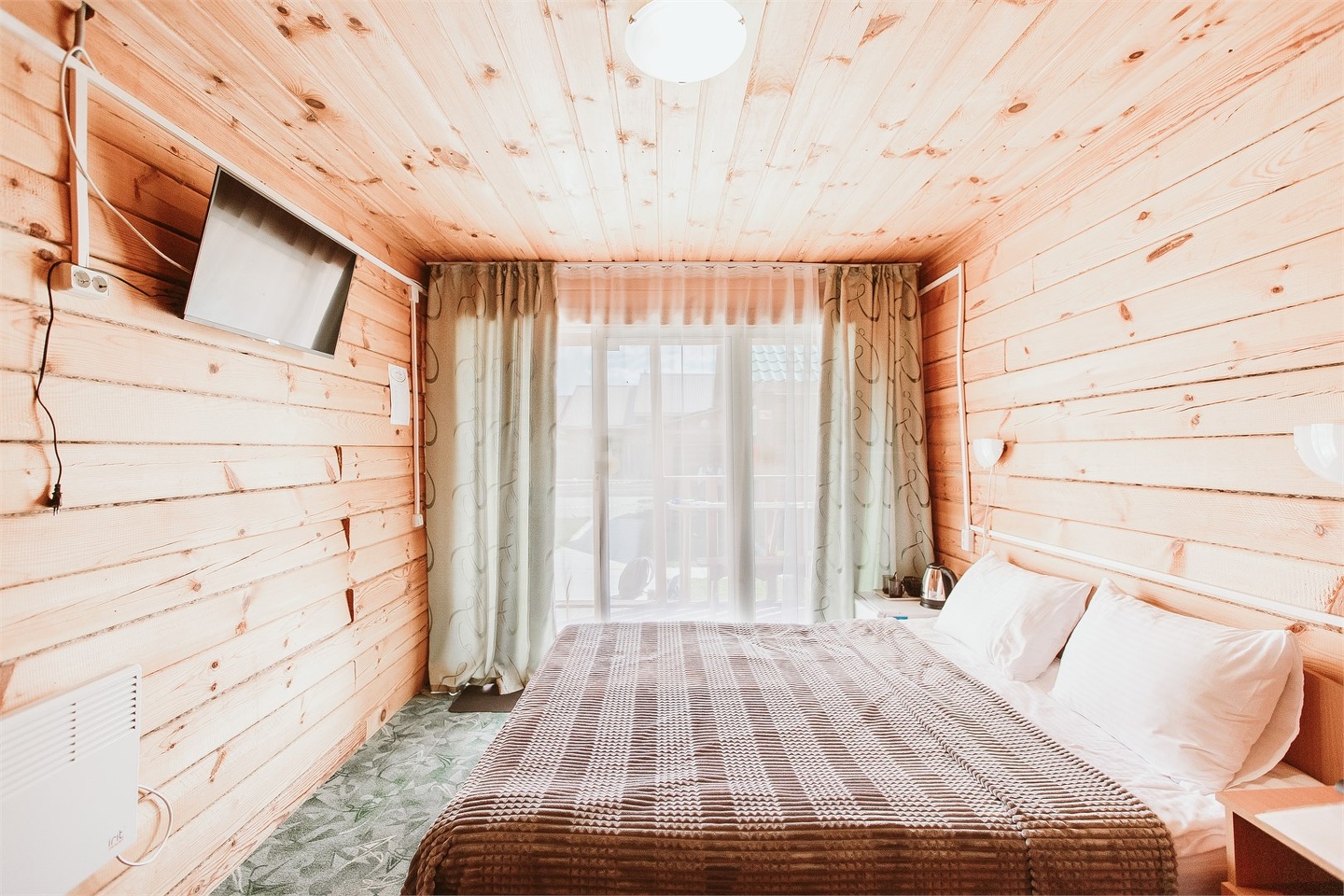 Дом с панорамными окнами - фото 1