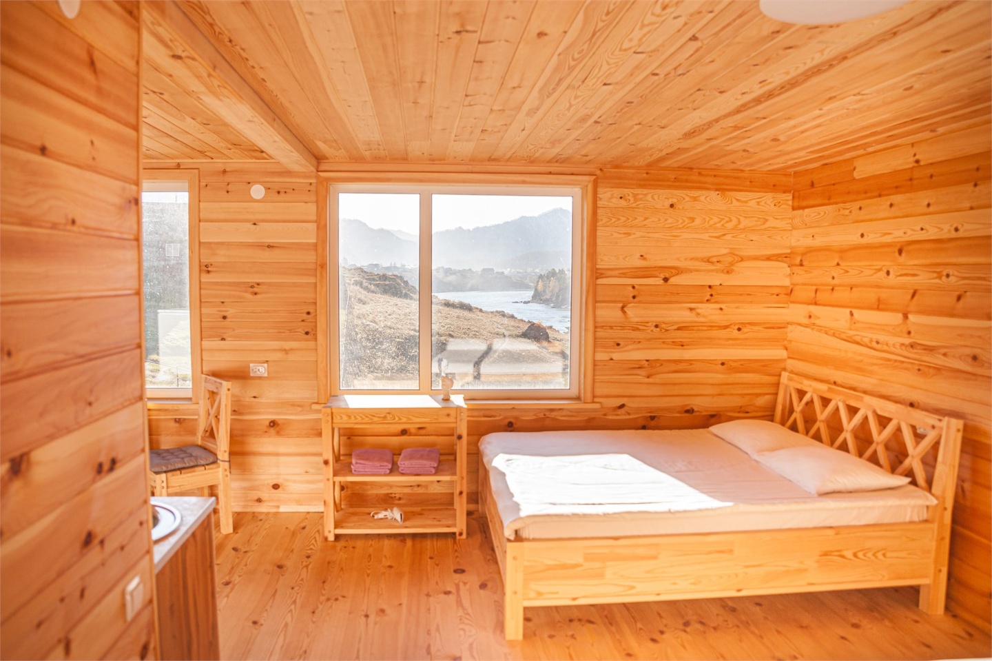 Четырёхместный номер с кухней и видом на р. Катунь  и горы - фото 1