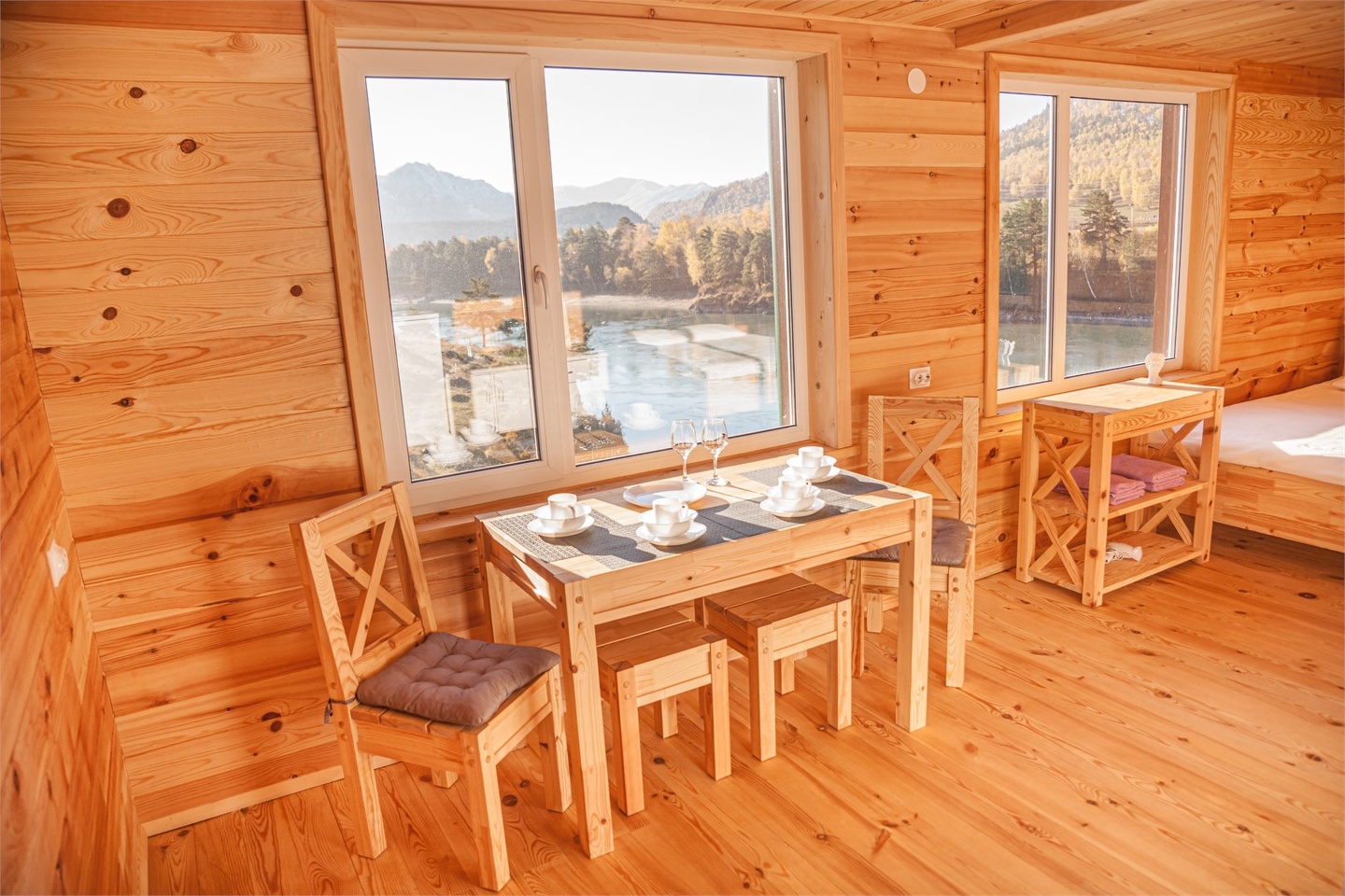 Четырёхместный номер с кухней и видом на р. Катунь  и горы - фото 7