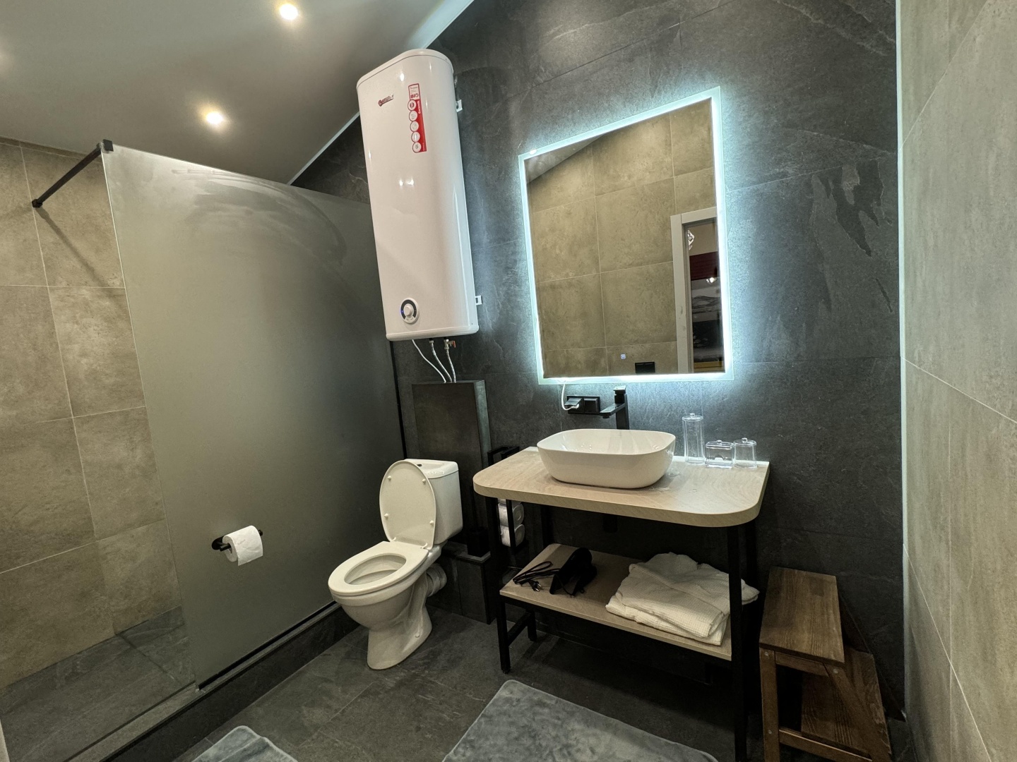 Двухместный номер с двуспальной кроватью с видом на горы - фото 4