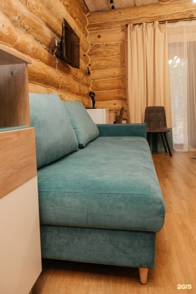 Номер на 2 человек с террасой (большая кровать+ диван) - фото 2