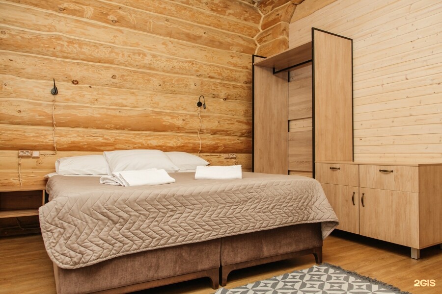 Номер на 2 человек с террасой (большая кровать+ диван) - фото 3