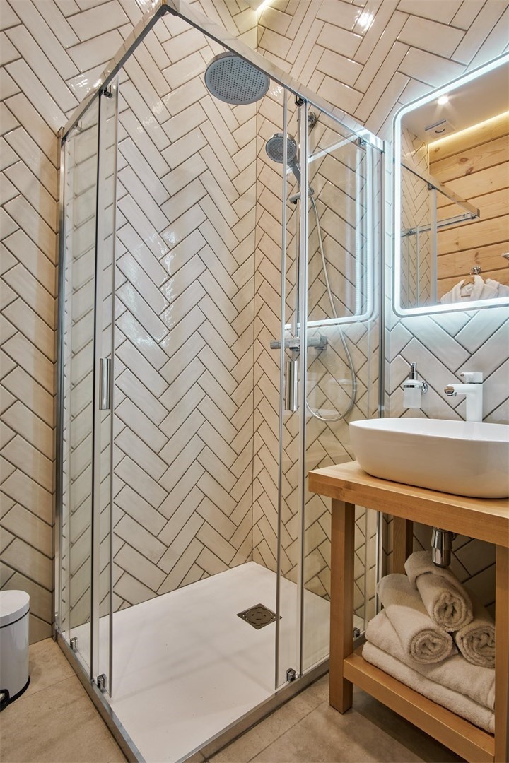 Номер Классик с двуспальной кроватью c видом на гору и балконом - фото 10