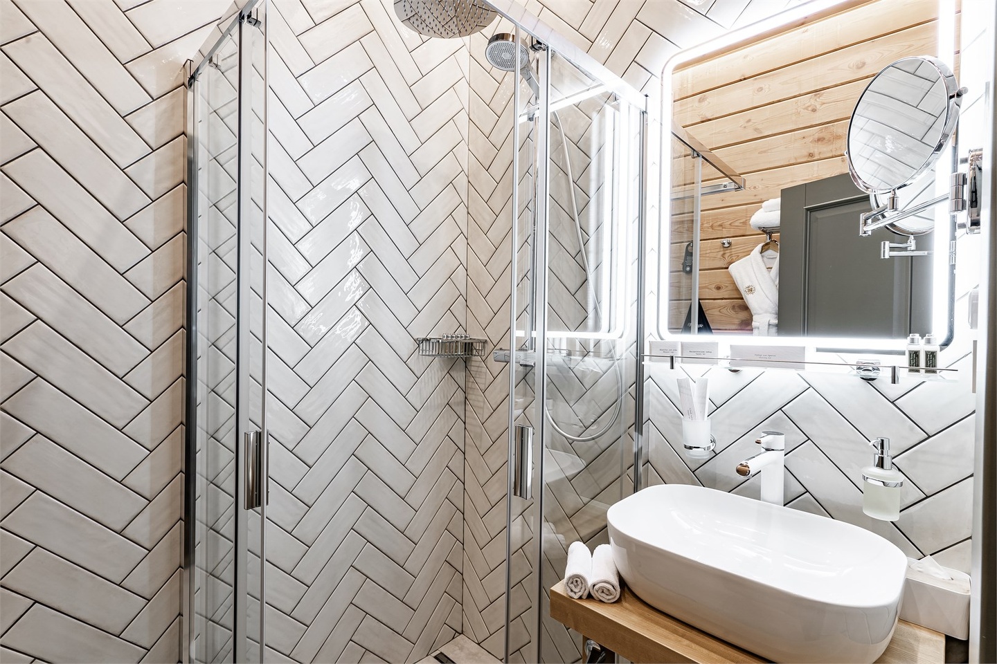 Номер Классик с двуспальной кроватью c видом на реку и балконом - фото 9