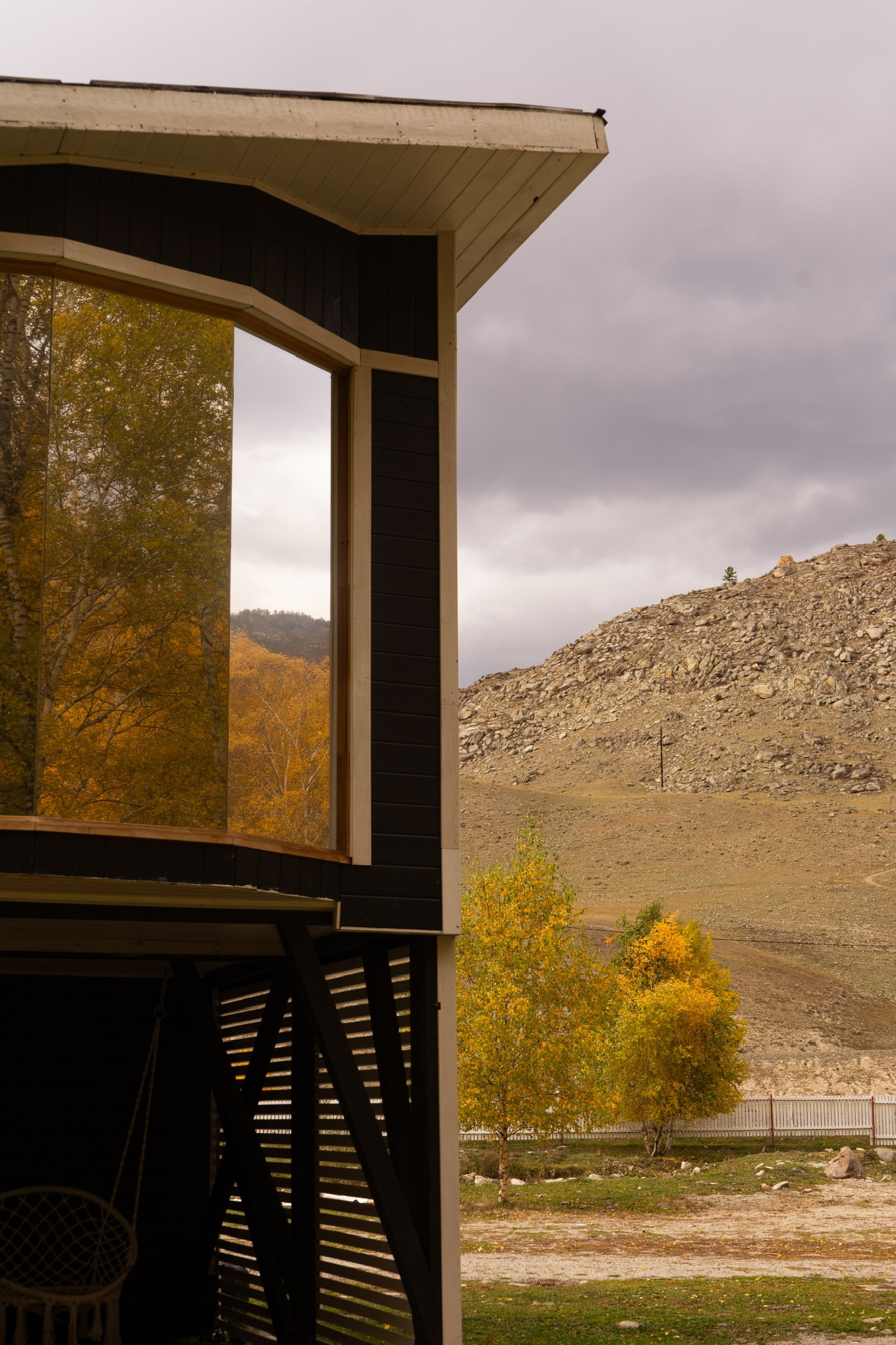 Дом с панорамной стеной - фото 1