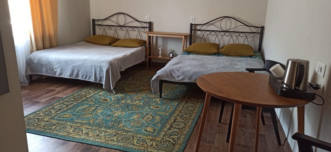 №1. 4-х местный номер с удобствами в номере (2 этаж) - фото 1