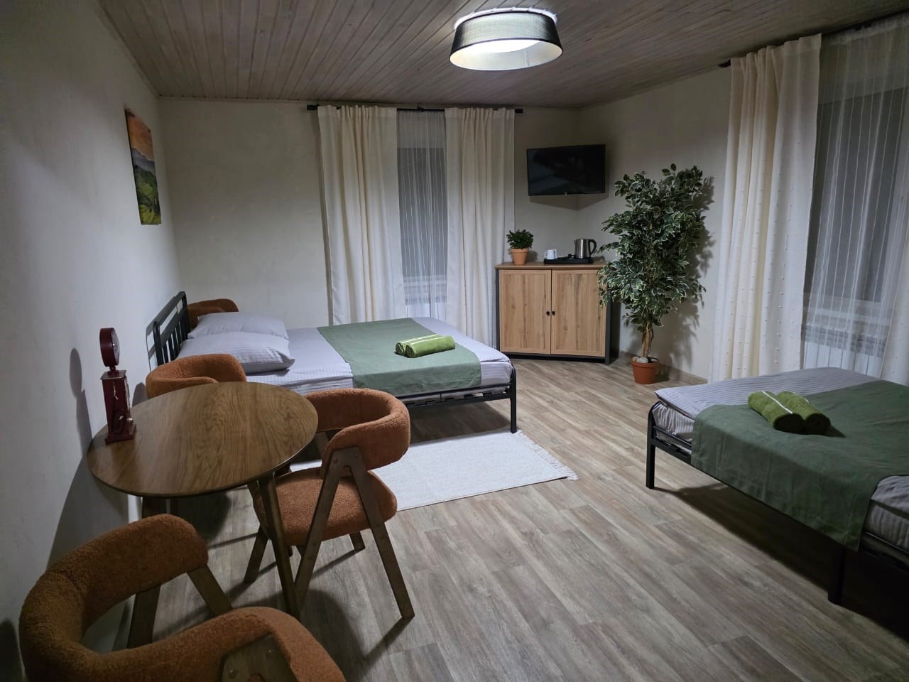 №2. 4-х местный номер с удобствами в номере (2 этаж) - фото 1