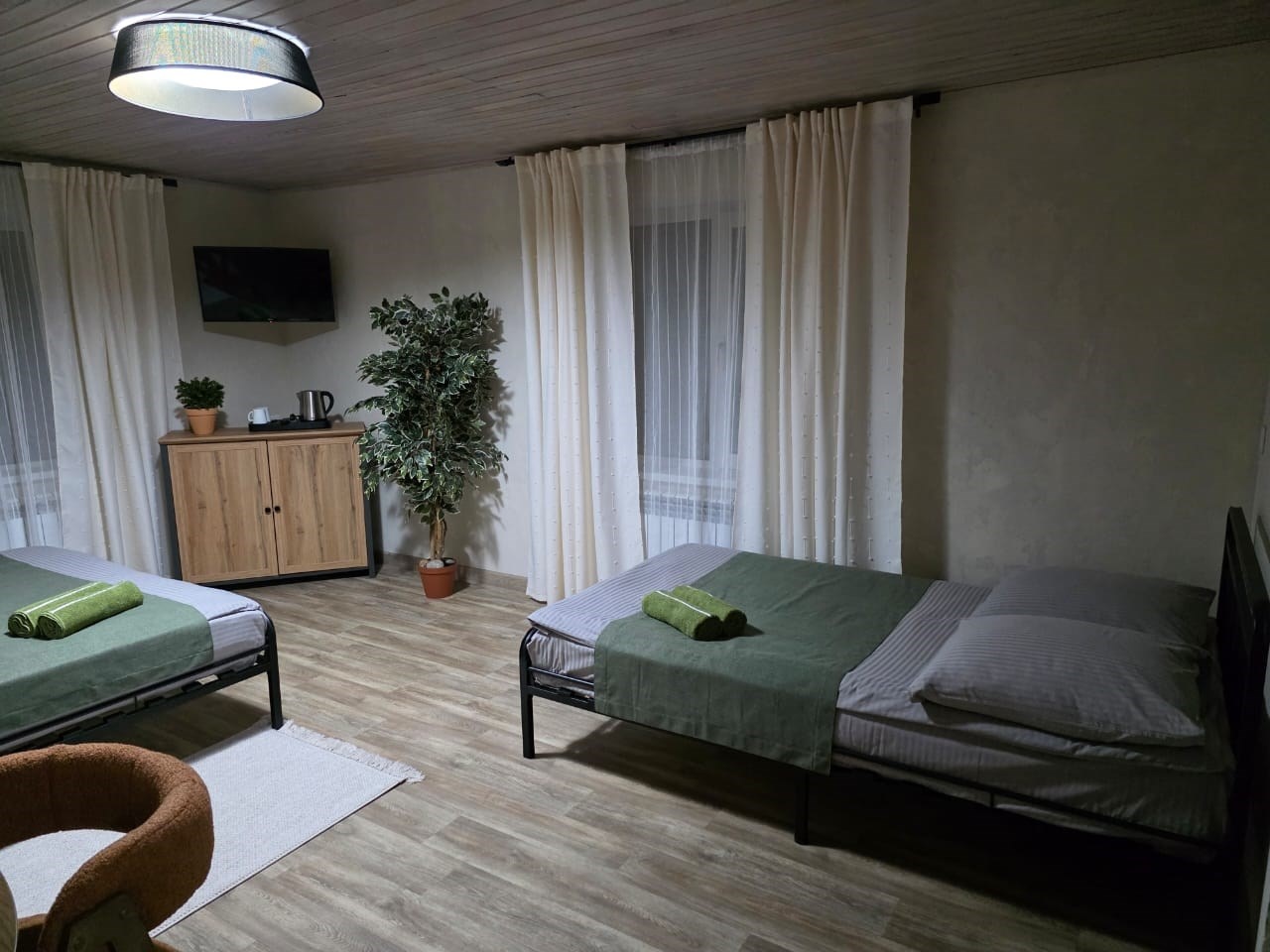 №2. 4-х местный номер с удобствами в номере (2 этаж) - фото 2